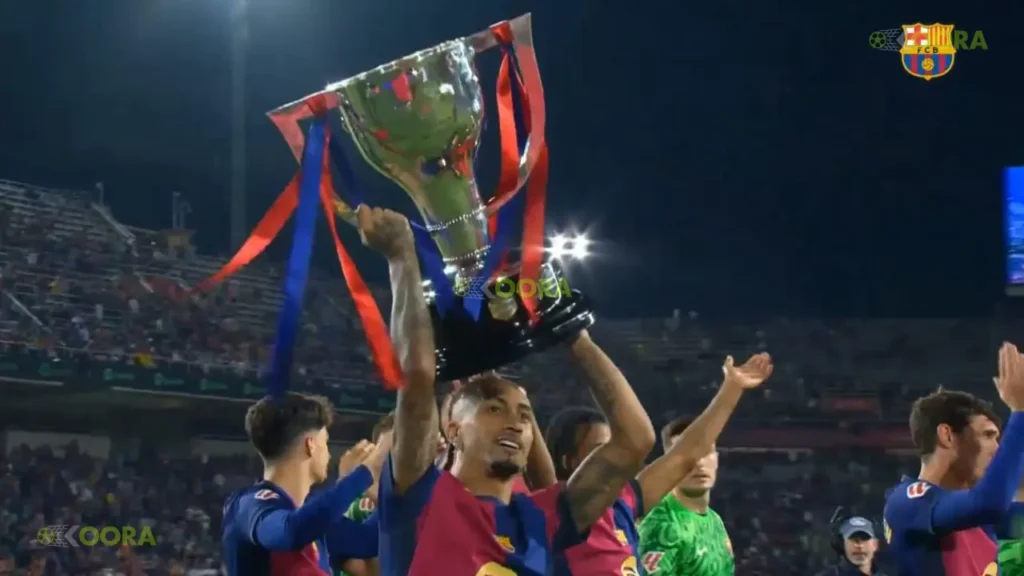 برشلونة يحتفل برفع كأس الدوري الإسباني.. فيرمين لوبيز: إننا الأبطال اليوم! 4 برشلونة يحتفل برفع كأس الدوري الإسباني.. فيرمين لوبيز: إننا الأبطال اليوم!